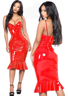Красное виниловое платье с воланом