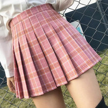 Розовая юбка школьницы